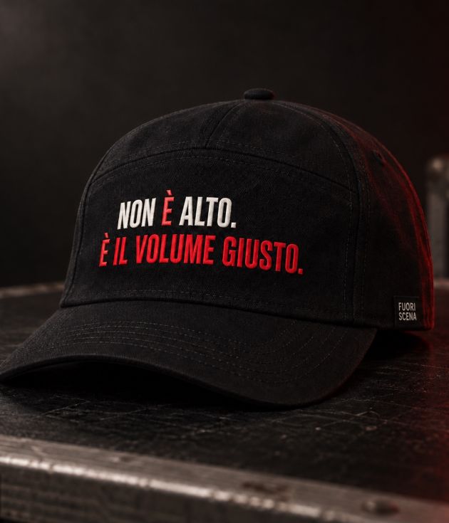 Cappellino "NON È ALTO. È IL VOLUME GIUSTO. "